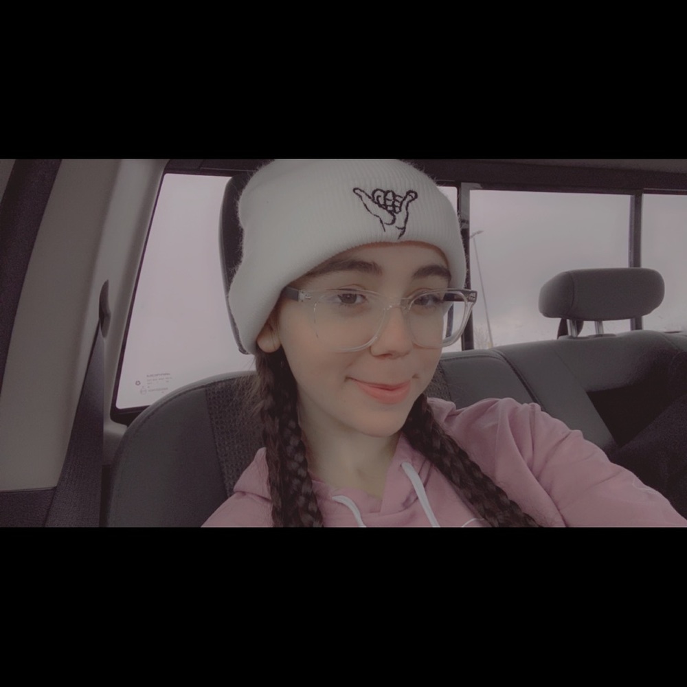 Meet your Posher, Deekota